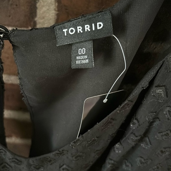 Women’s Torrid, Peplum Chiffon Chip Heart Blouse, Size 00 (M/L), Black,Valentine - Picture 2 of 7